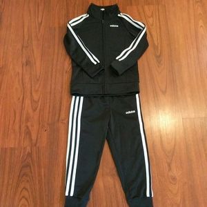Boy's Adidas Tracksuit Outfit      Size 4T